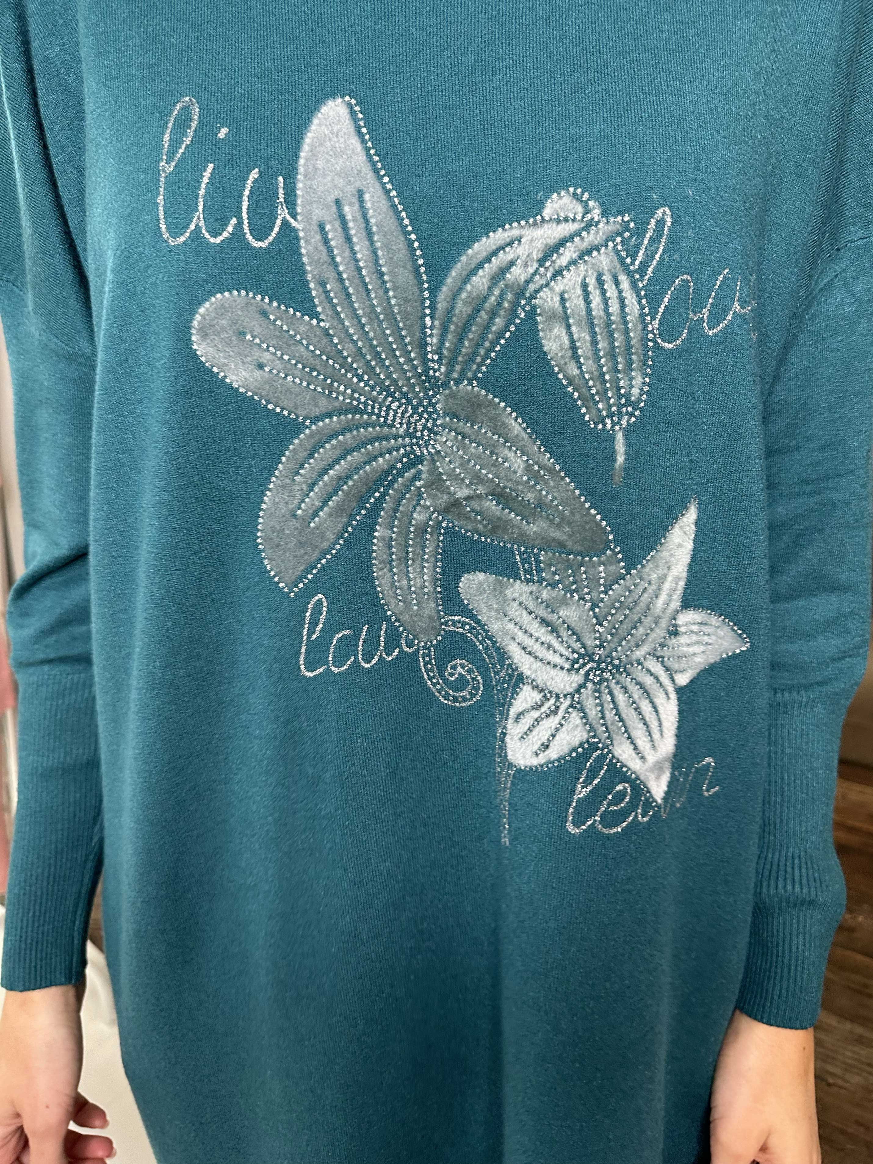 Amilie - Blød strikkjole med blomstermotiver